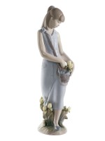 Lladro Tulip Garden Porcelain Figurine 01007712 historical piece