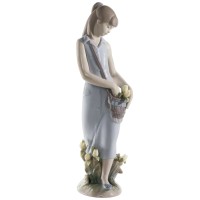 Lladro Tulip Garden Porcelain Figurine 01007712 historical piece