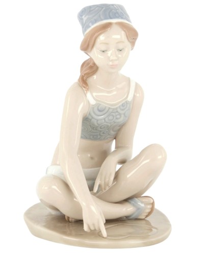 Showing image for Lladro Summer love Porcelain Figurine 01008416 historical piece Lladro Summer love Porcelain Figurine 01008416 historical piece Figurines & Collectables, Lladro Collectables, Lladro / Nao Figurines, Lladro / Nao, Brand New image