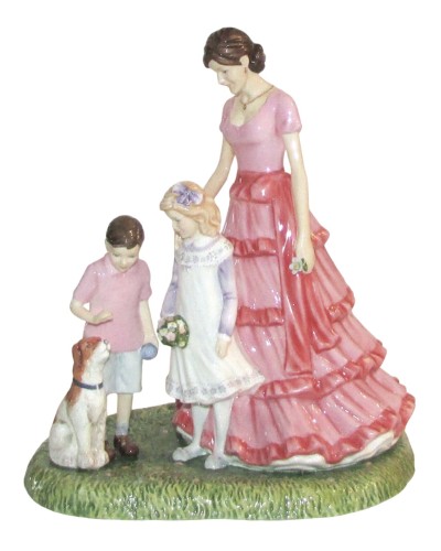 Royal Doulton Family Outing Limited Edition Figurine HN5789 Royal Doulton, Royal Doulton Contemporary Pretty Ladies, Pretty Ladies, Figurines & Collectables, Royal Doulton, Brand New image