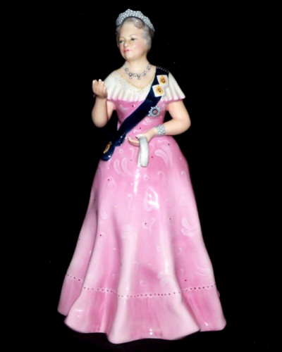 Royal Doulton Queen Elizabeth The Queen Mother Classics Royal Family Figurine HN2882 Royal Doulton, Classic Figurines, Figurines & Collectables, Royal Doulton, Pre Owned image